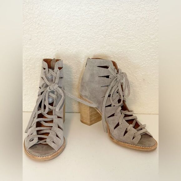 Jeffrey Campbell Corwin Suede gladiator Bootie- in stone Size 9.5 - Picture 6 of 13
